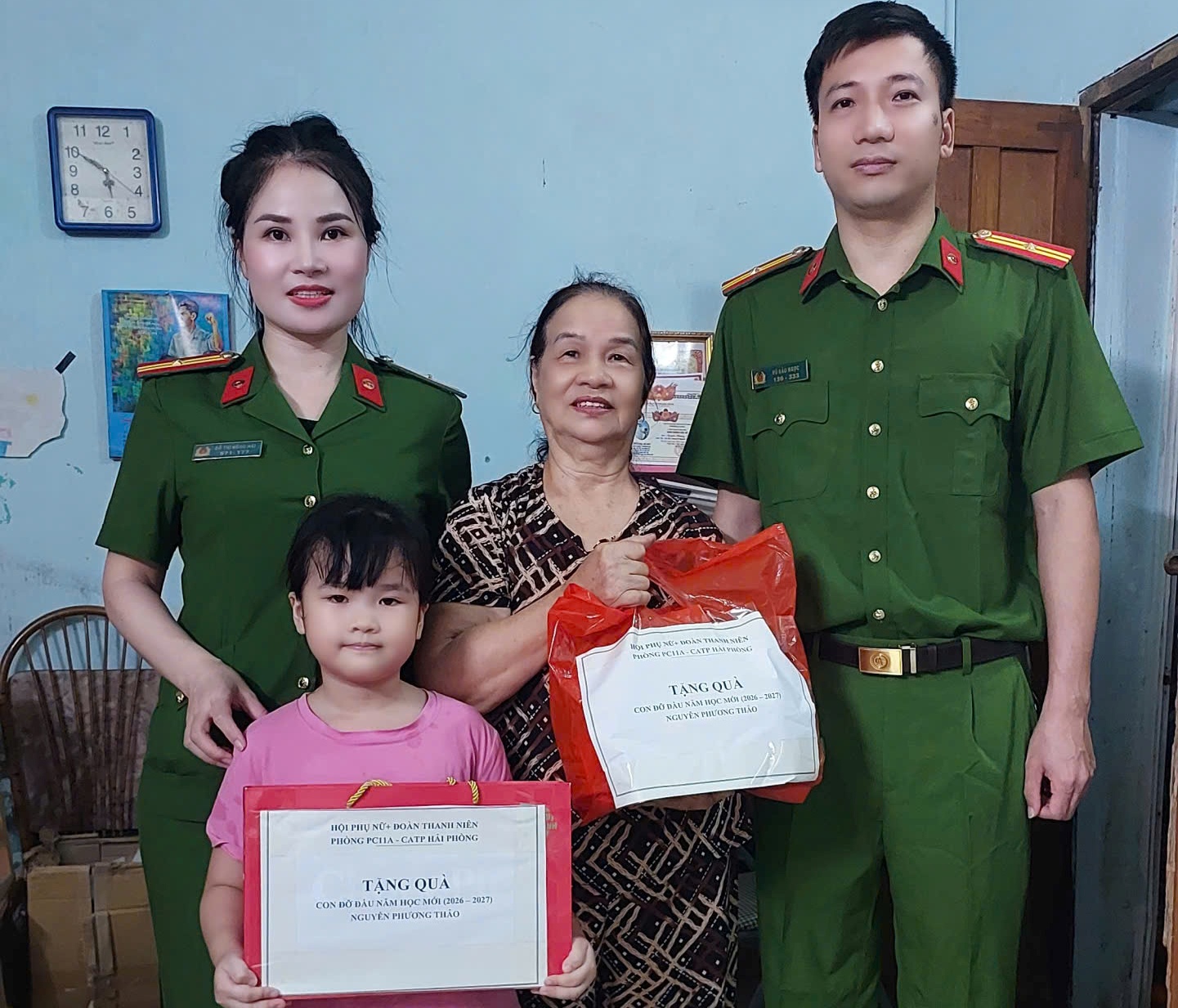 Trại tạm giam số 1 thăm, tặng quà 